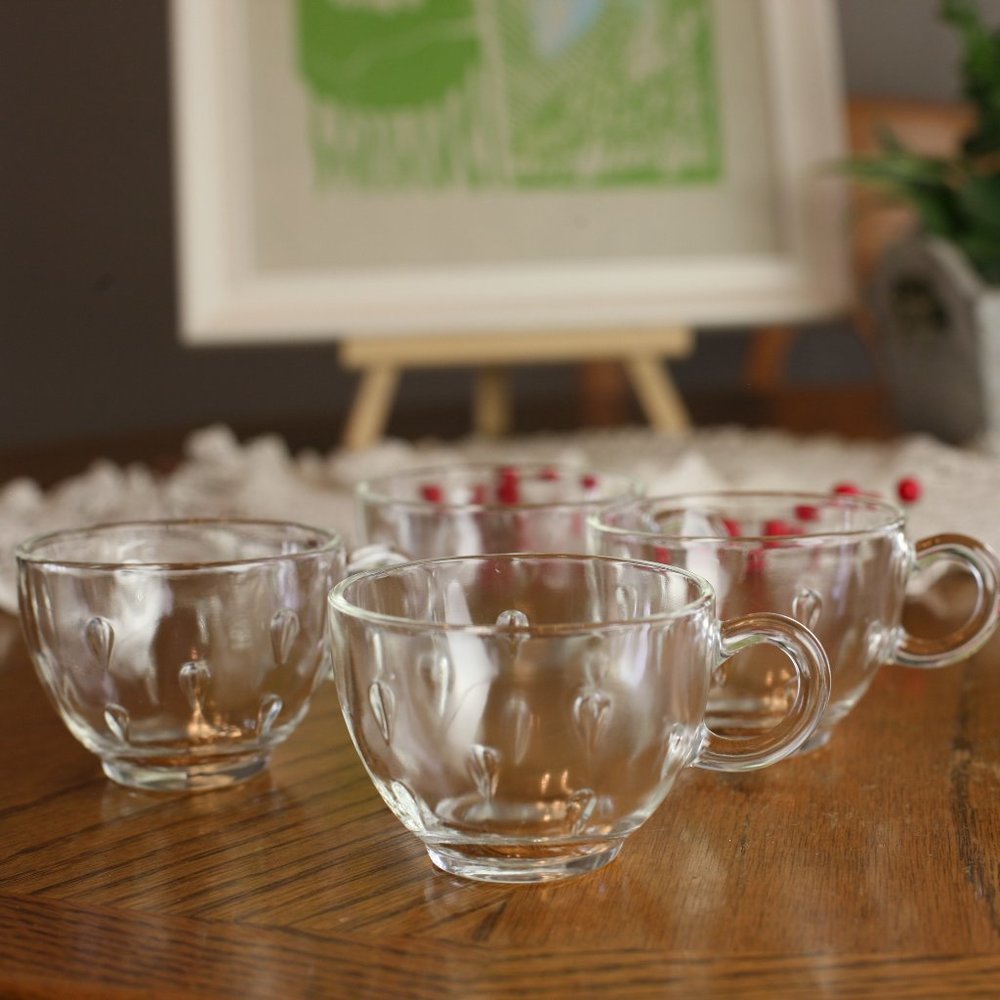 ❌SOLD❌ Vintage glassware tear drop tea cup.
